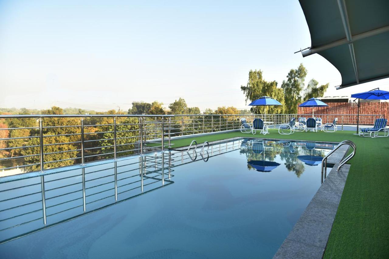 Best Western Premier Исламабад Екстериор снимка